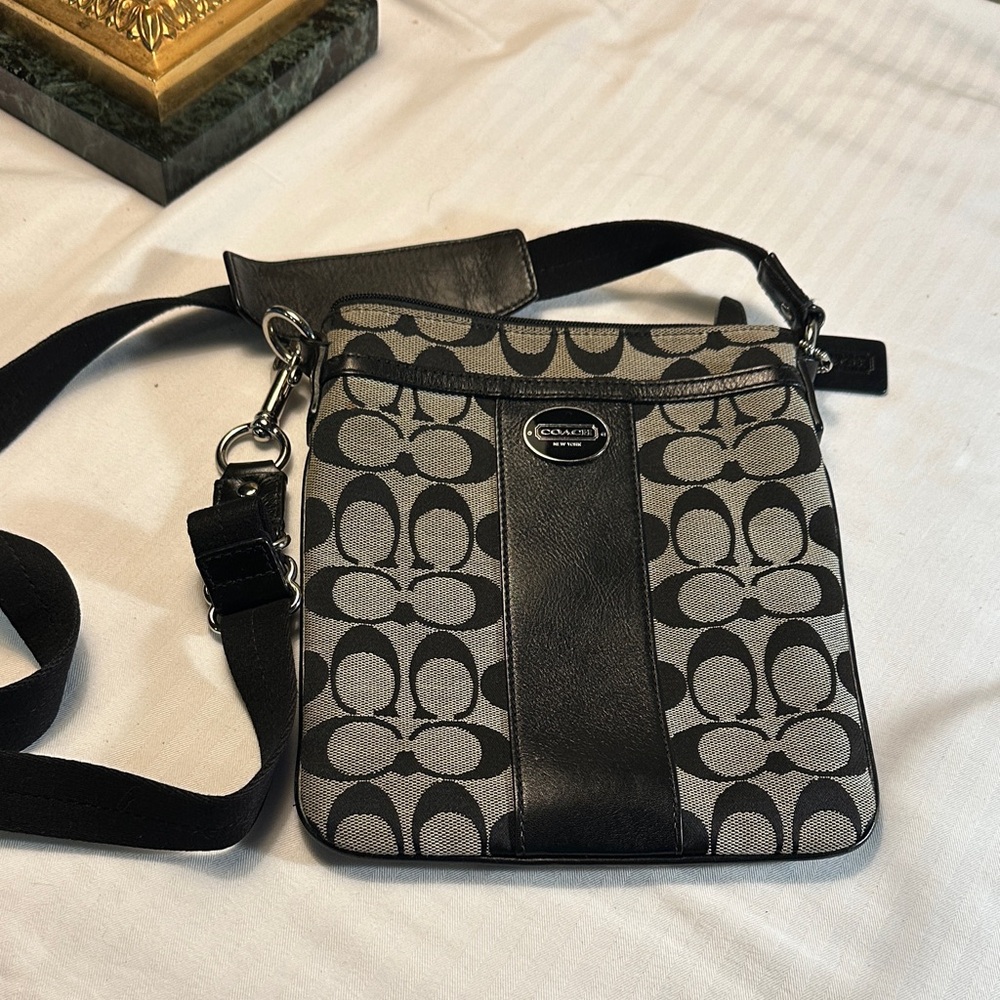 Coach women Black & Gray Signature Messenger Crossbody